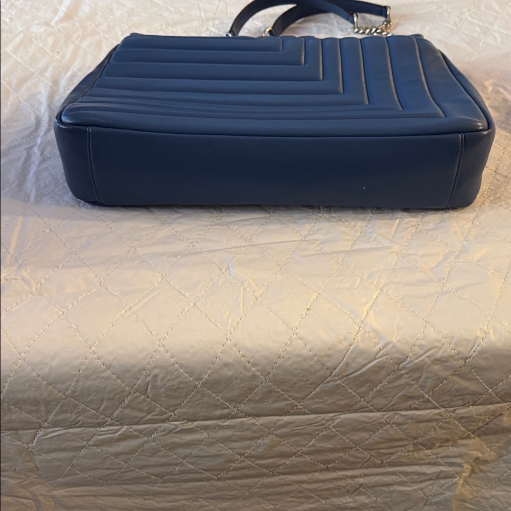 Henri Bendel 712 LARGE 5th Ave Exclusive - Picture 4 of 8